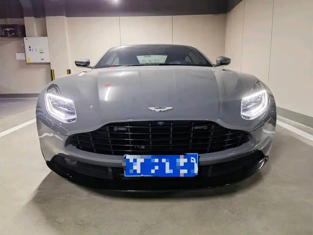 Aston Martin DB11