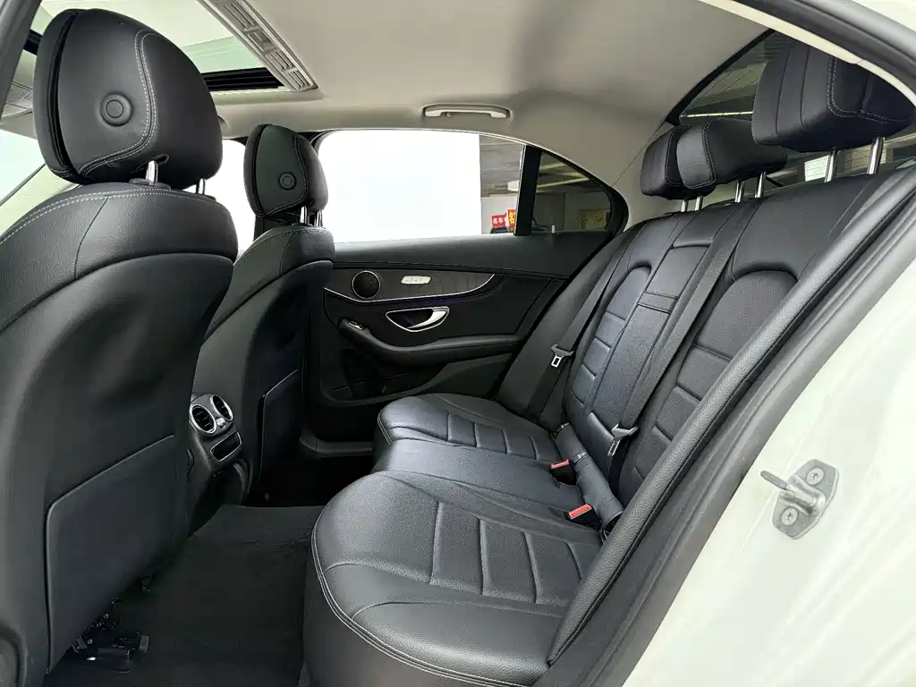 Mercedes-Benz C-Class — миниатюра 8
