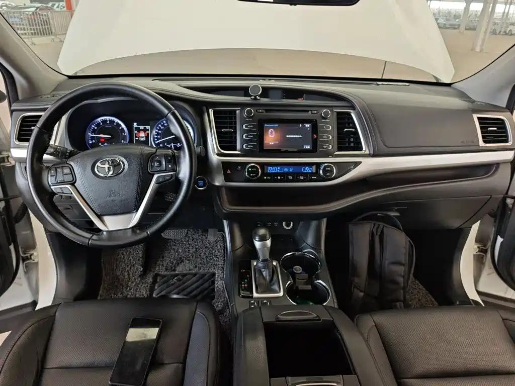 Toyota Highlander 2018 2.0T Luxury 7 мест V
