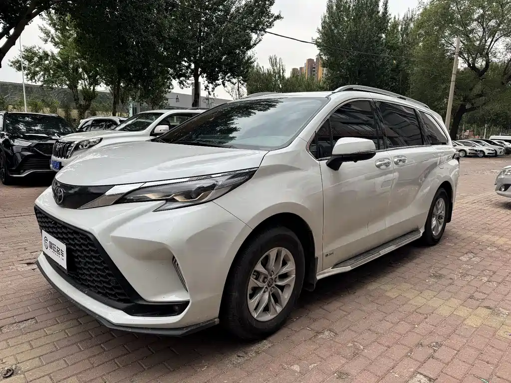 Toyota Granvia 2024