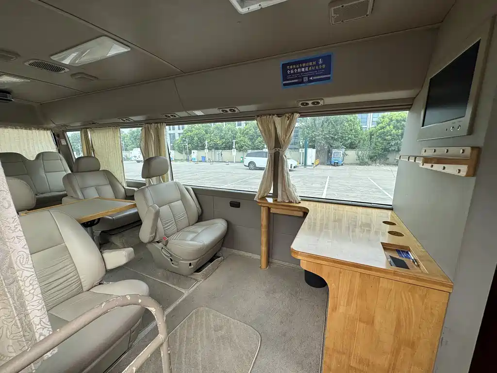Toyota Coaster — миниатюра 13
