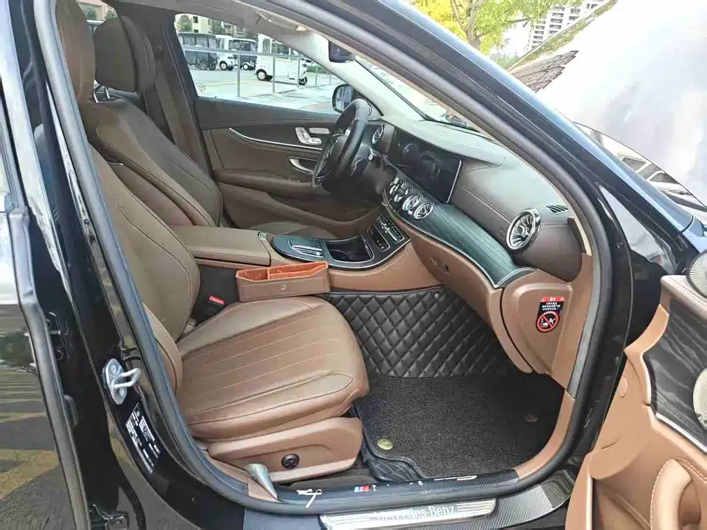 Mercedes-Benz E-Class — миниатюра 3