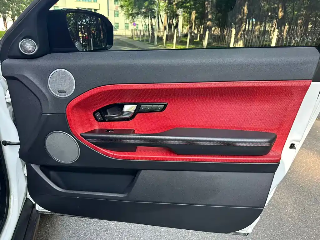 Land Rover Evoque (Import) — миниатюра 19