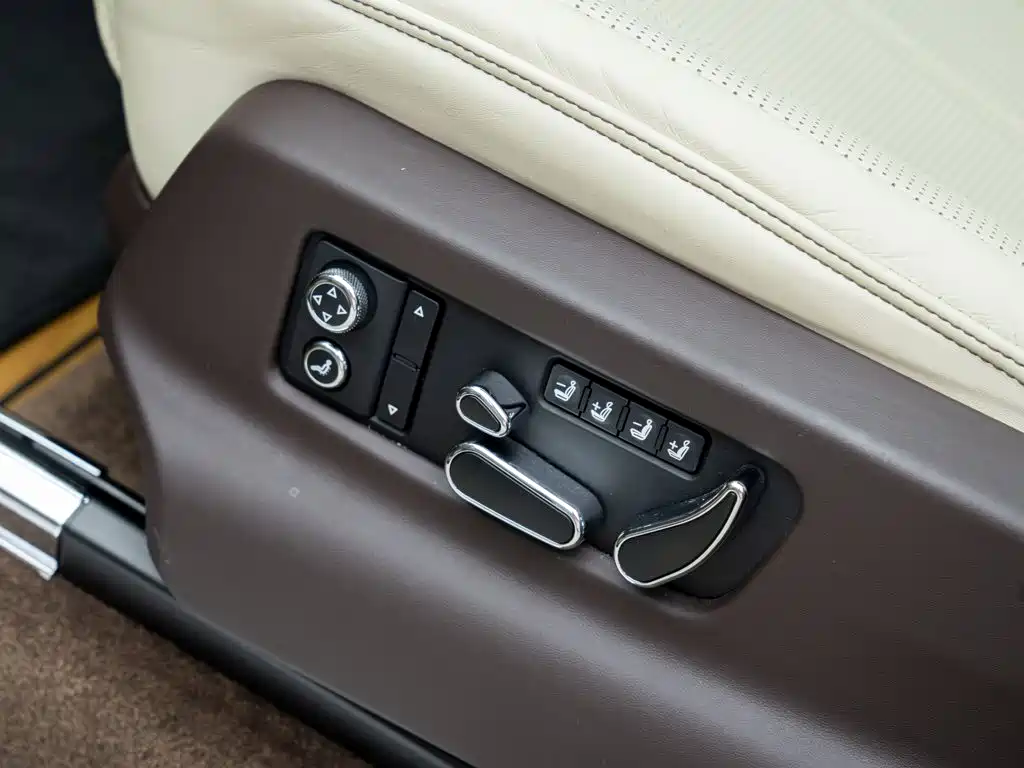Bentley Bentayga PHEV — миниатюра 11