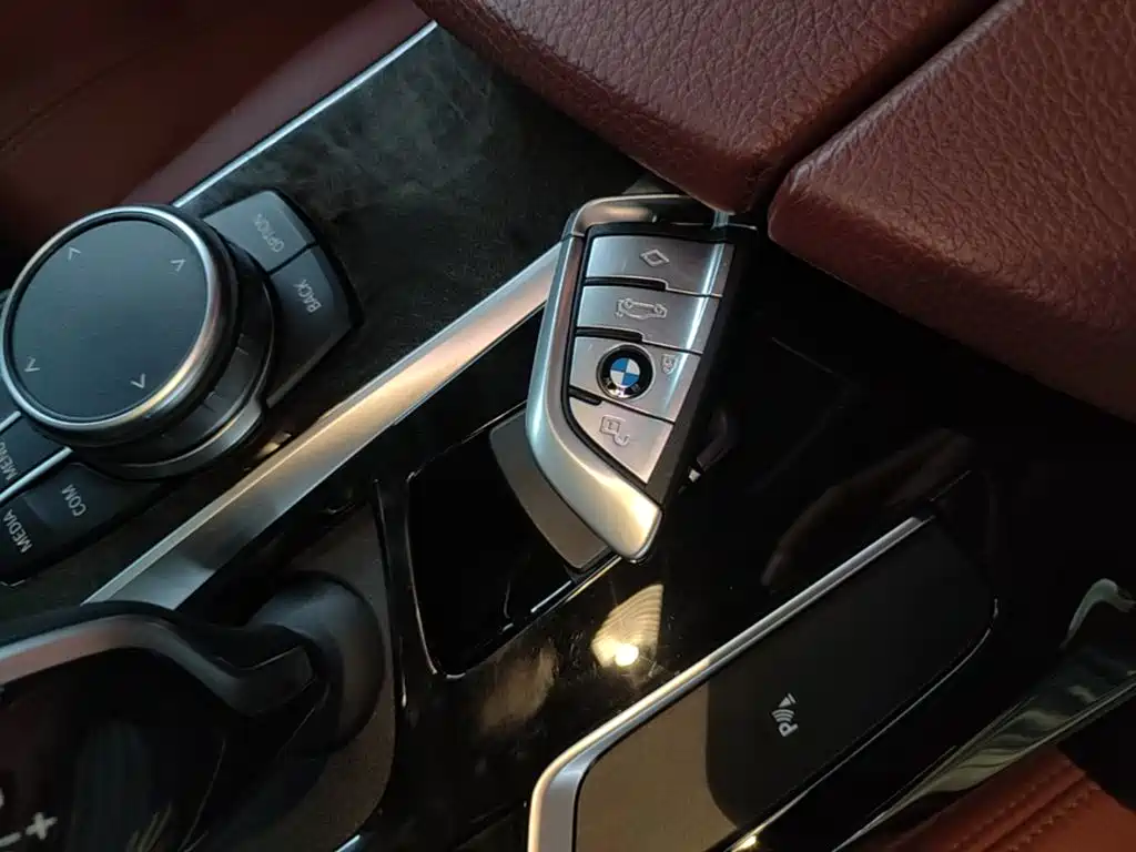 BMW 5 Series — миниатюра 9