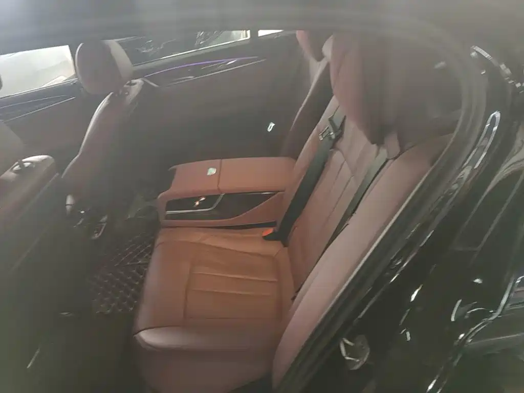 BMW 5 Series — миниатюра 17