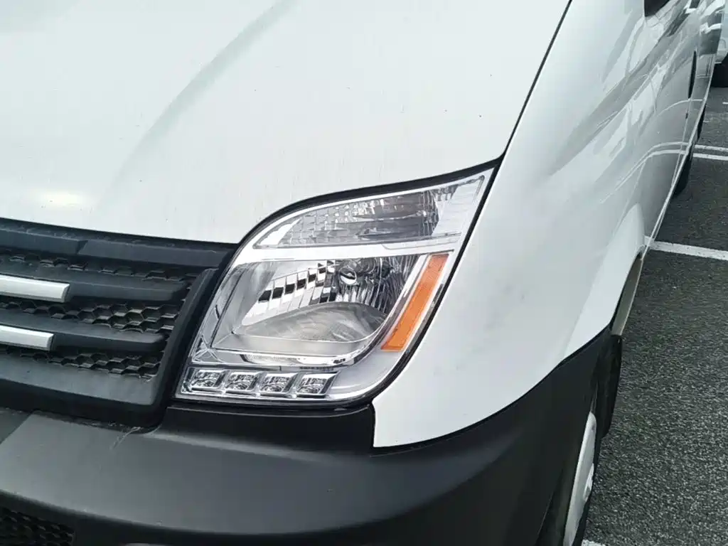 MAXUS V80 — миниатюра 24