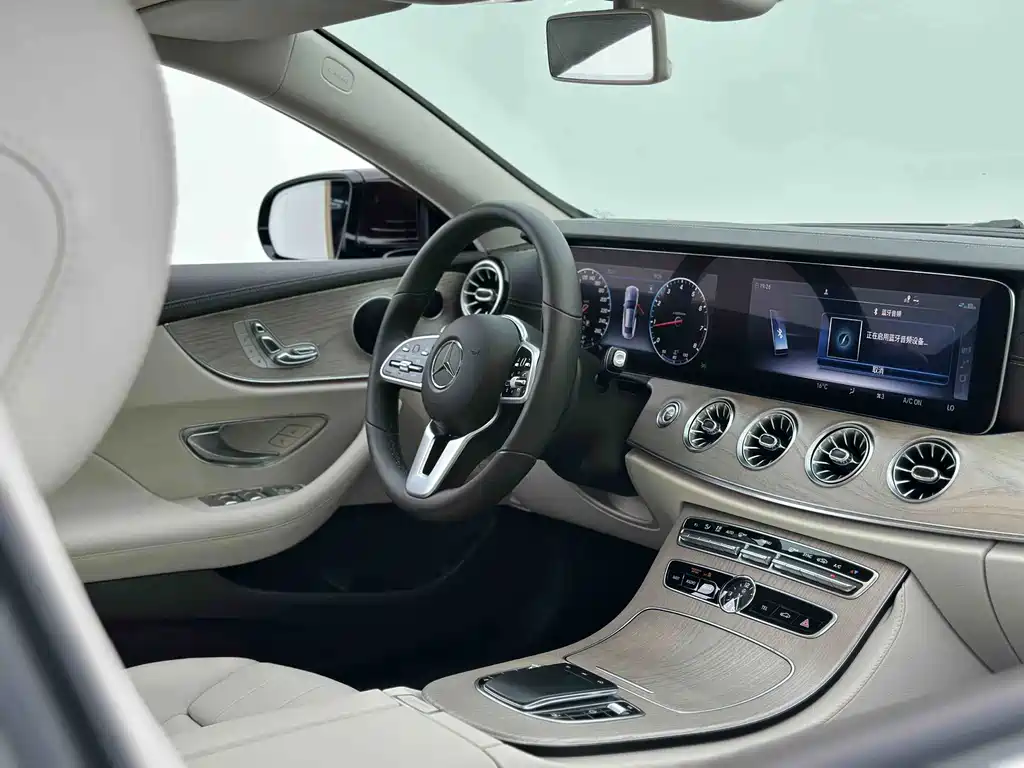 Mercedes-Benz E-Class (Import) — миниатюра 9