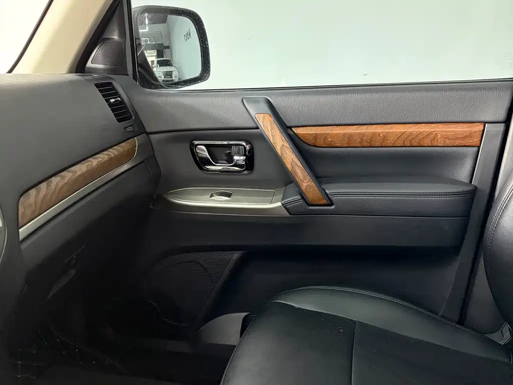 Mitsubishi Pajero (Import) — миниатюра 11