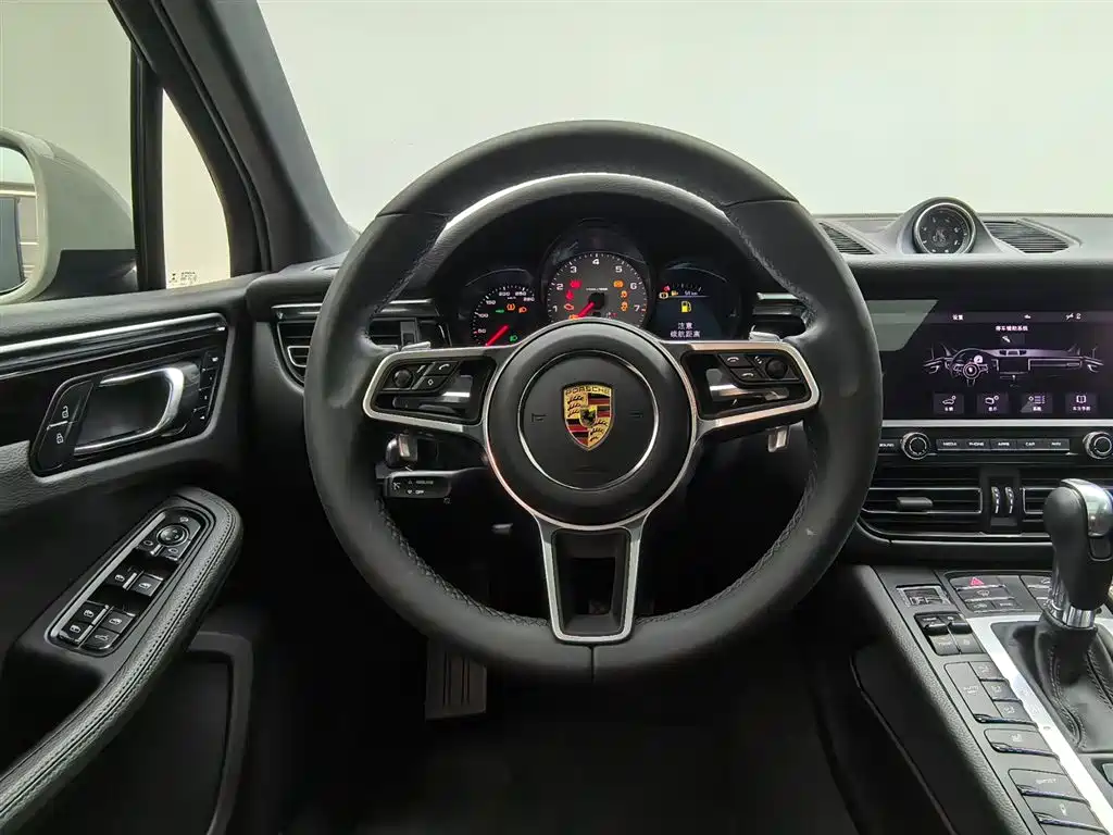 Porsche Macan — миниатюра 11