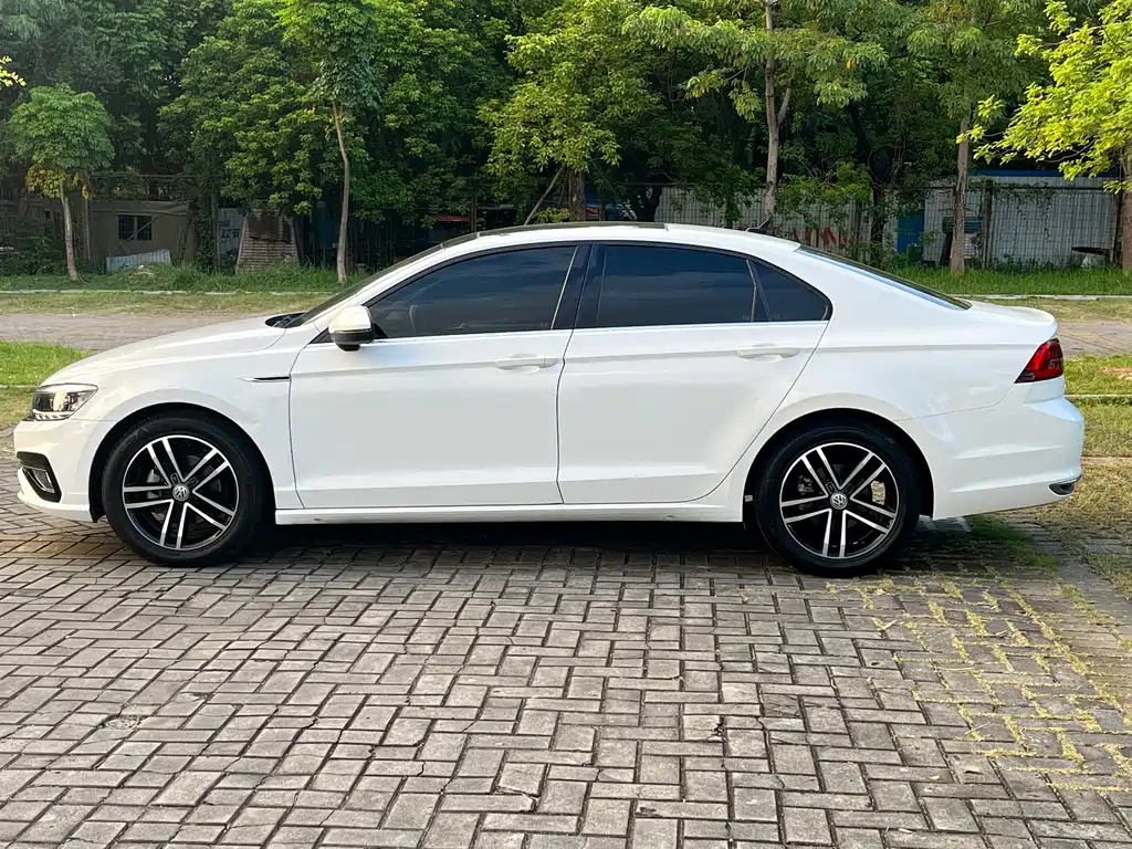 VOLKSWAGEN LINGDU