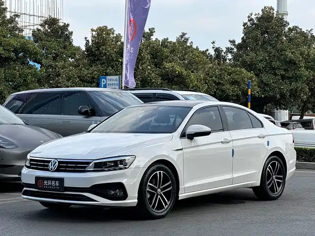 VOLKSWAGEN LINGDU 2020