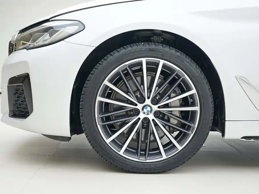 BMW 5 Series — миниатюра 15