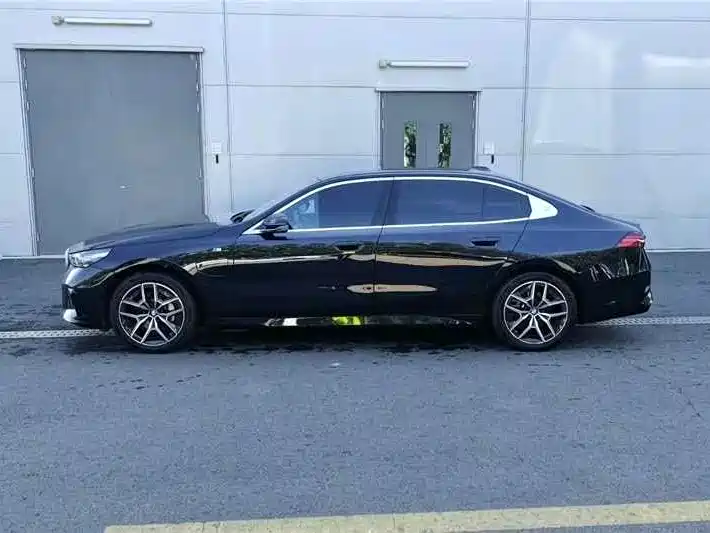 BMW i5 — миниатюра 10