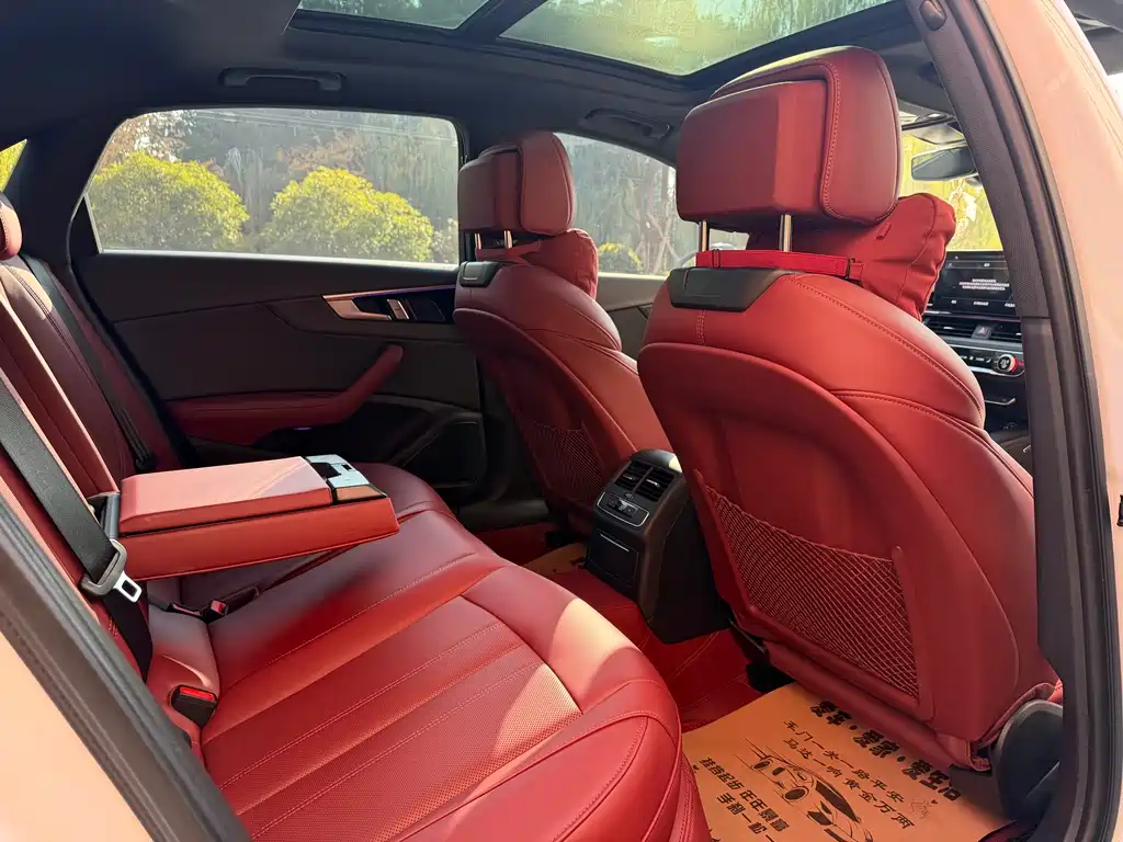 Audi A4L 2024 40 TFSI Luxury