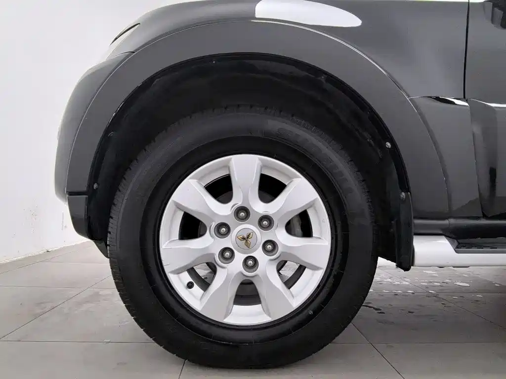 Mitsubishi Pajero (Import) — миниатюра 17