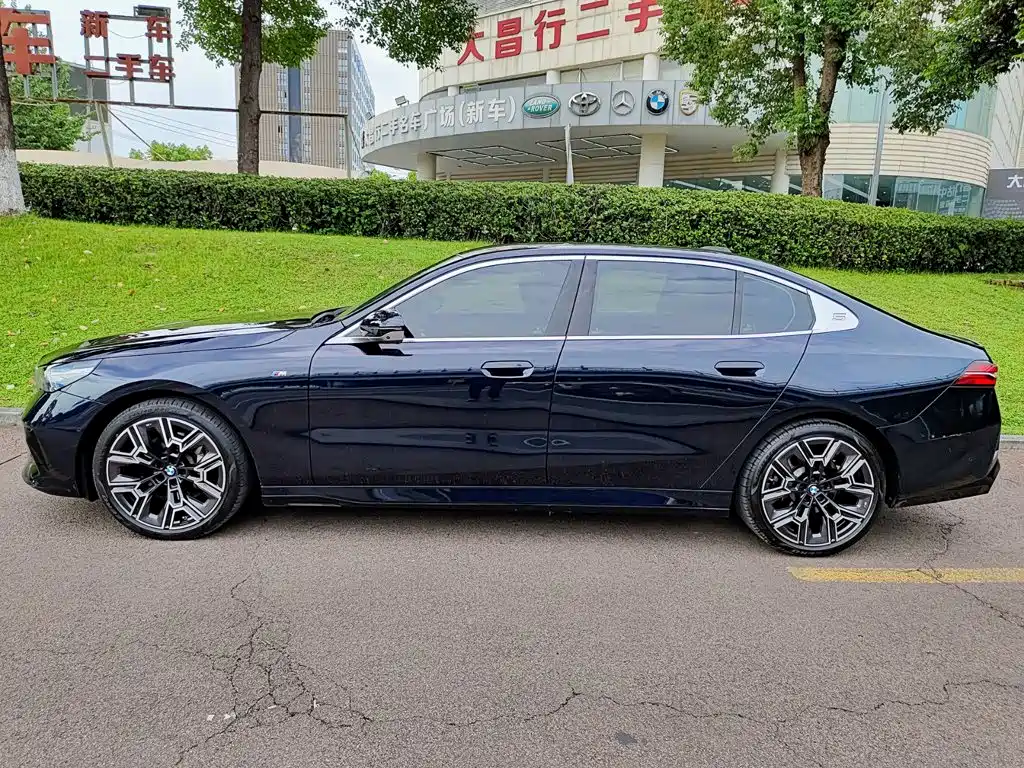 BMW 5 Series — миниатюра 3