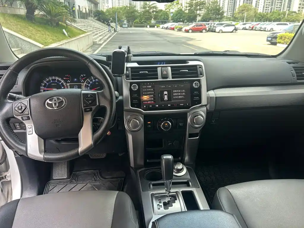 Toyota 4Runner — миниатюра 6