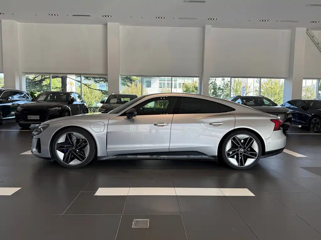 Audi e-tron GT — миниатюра 4