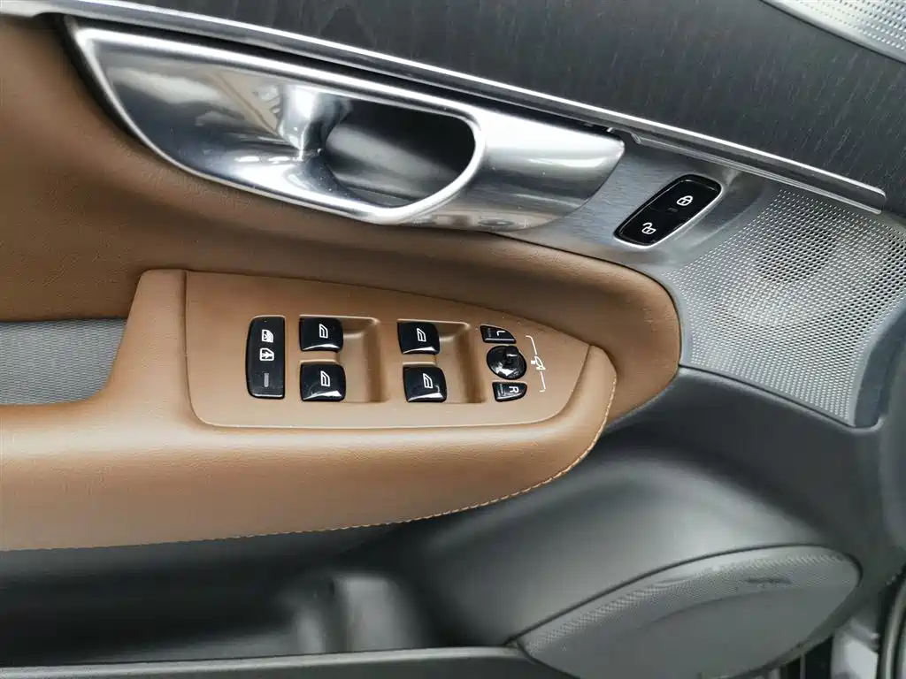 VOLVO XC90 PLUG IN HYBRID