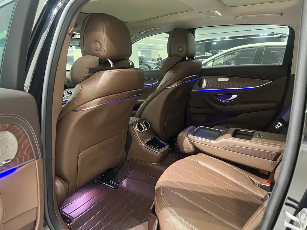 Mercedes-Benz E-Class — миниатюра 6
