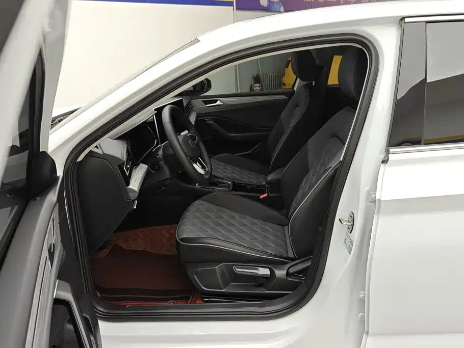 Volkswagen Sagitar 2025 300TSI DSG