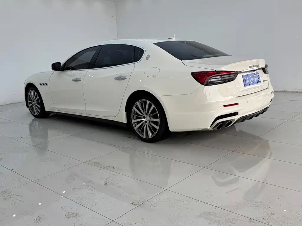 Maserati Quattroporte — миниатюра 7