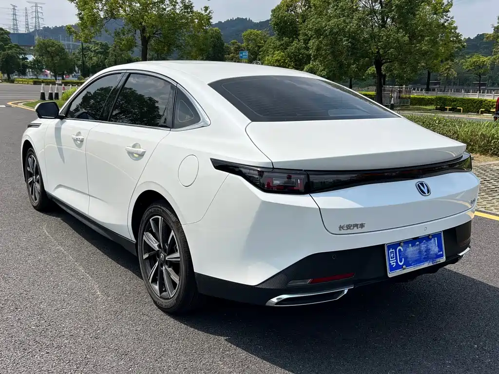 Changan Eado — миниатюра 4