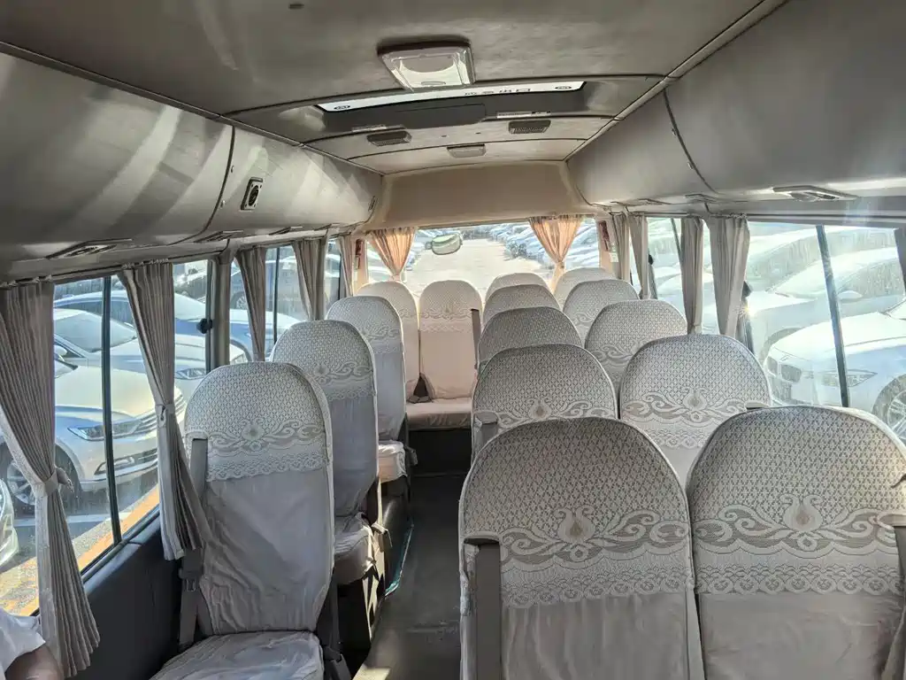 Toyota Coaster — миниатюра 2