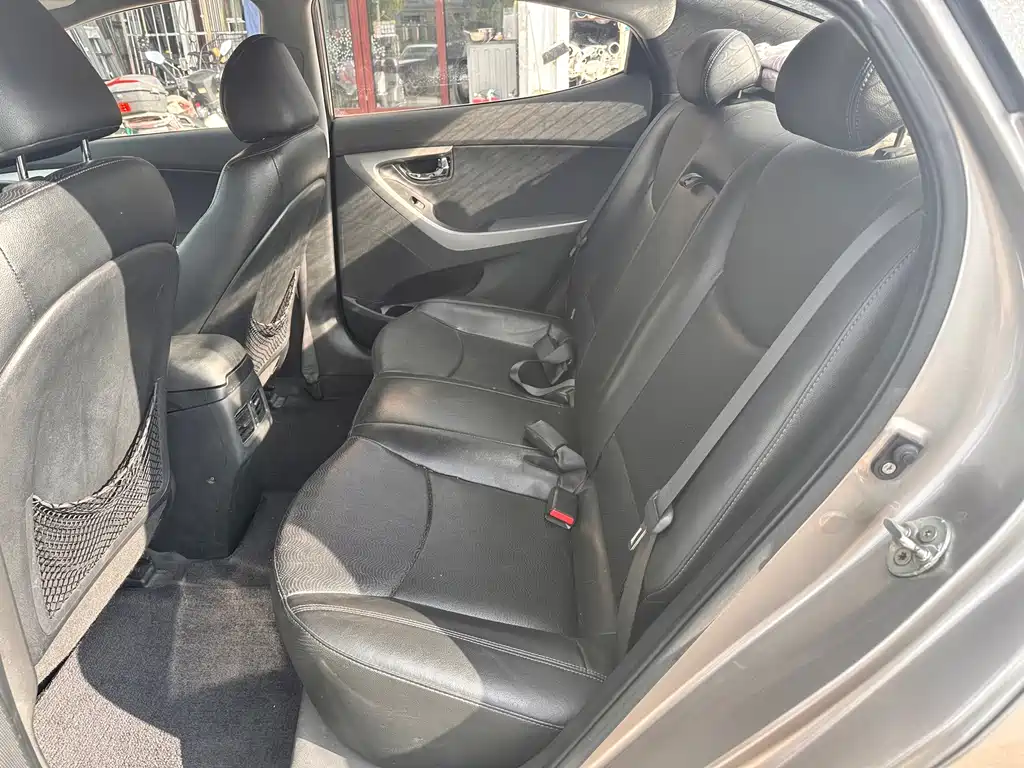 Hyundai Elantra Langdong 1.6L Auto Premium Type, фото 9