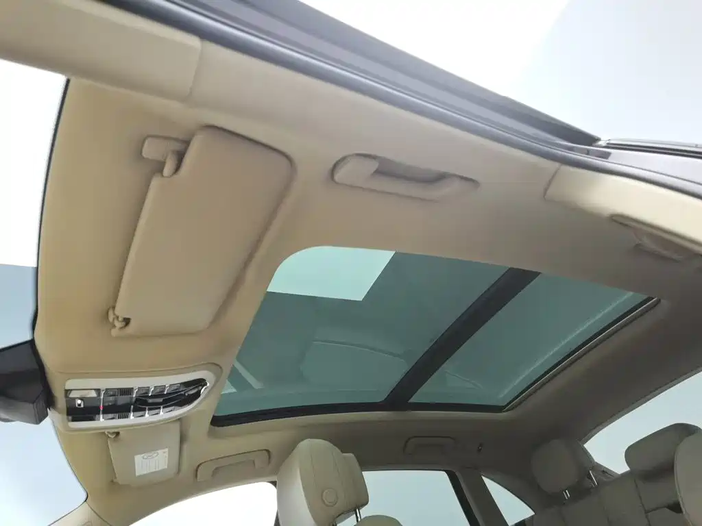 Porsche Macan — миниатюра 14
