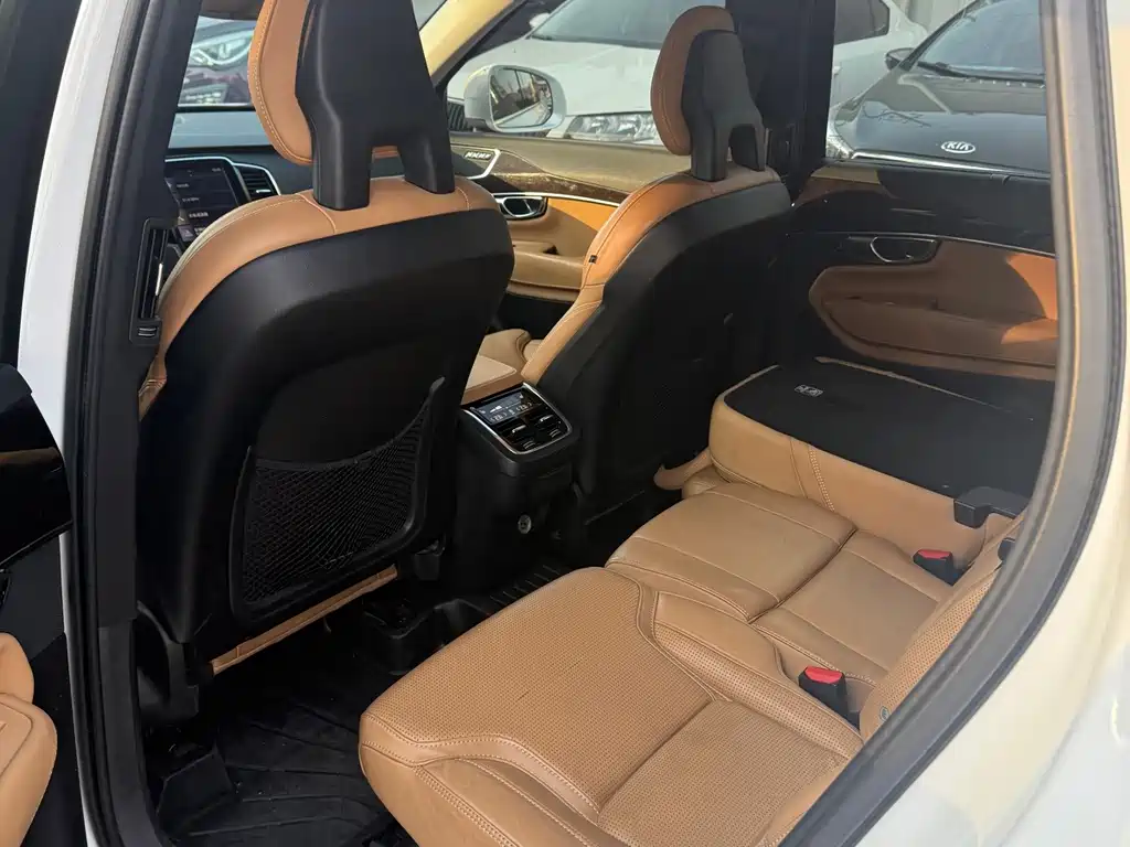 Volvo XC90 — миниатюра 7
