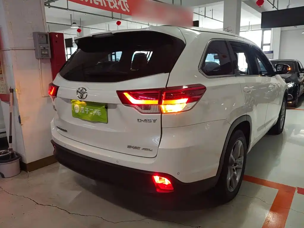 Toyota Highlander 2018 2.0T Luxury 7 мест V