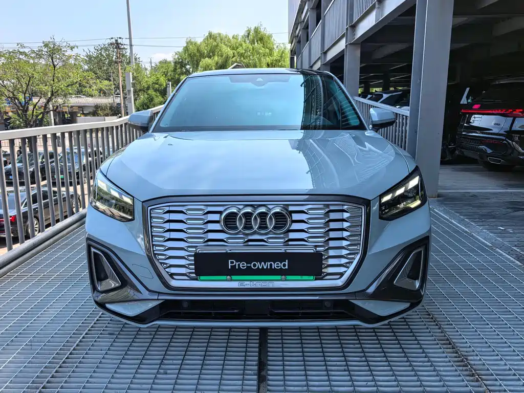 Audi Q2L e-tron — миниатюра 2