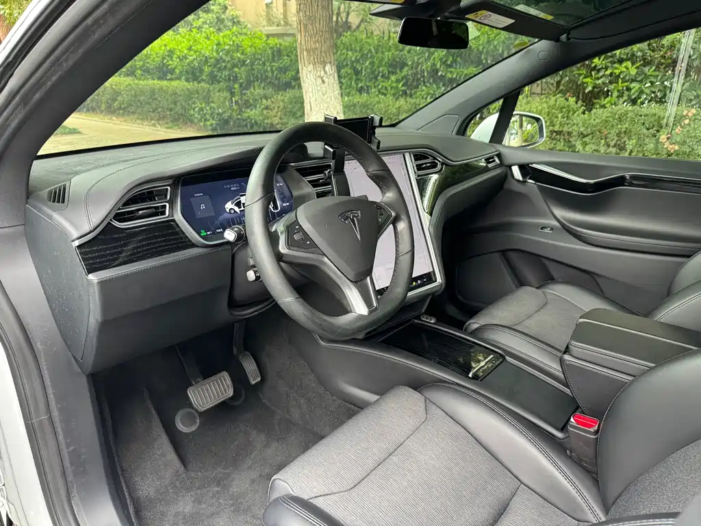 Tesla Model X — фотографии объявления, Фото 7