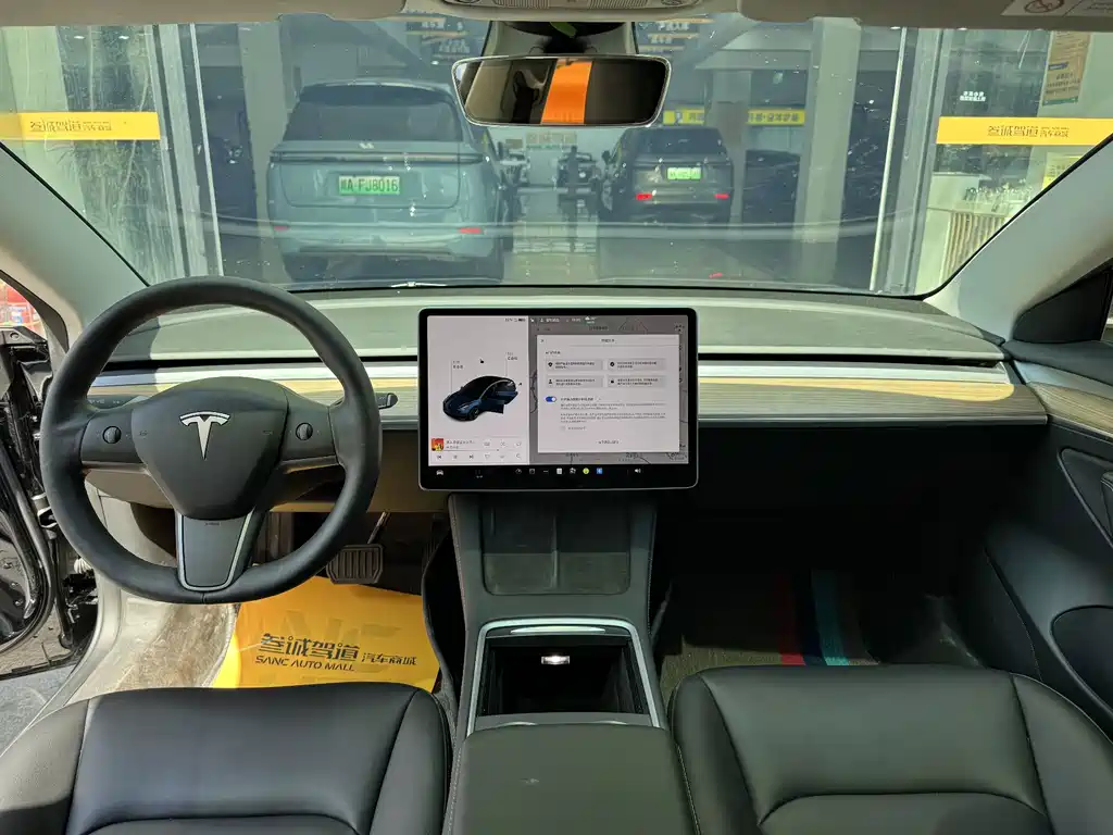 Tesla Model 3 — миниатюра 10