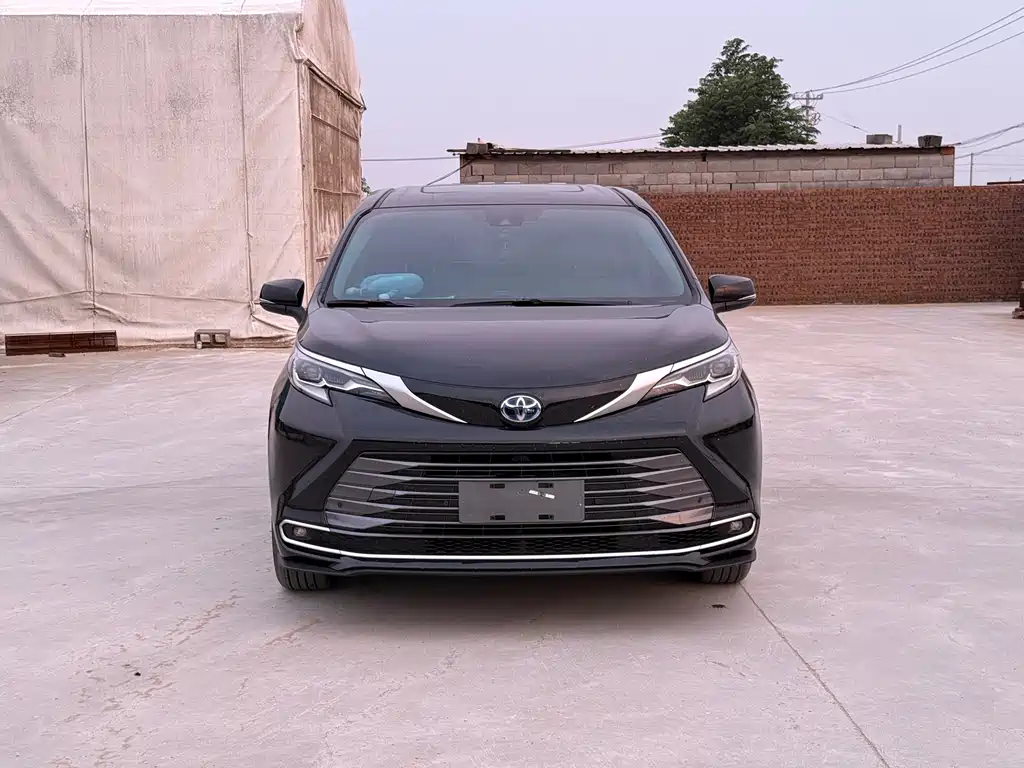 Toyota Sienna 2023 2.5L Luxury