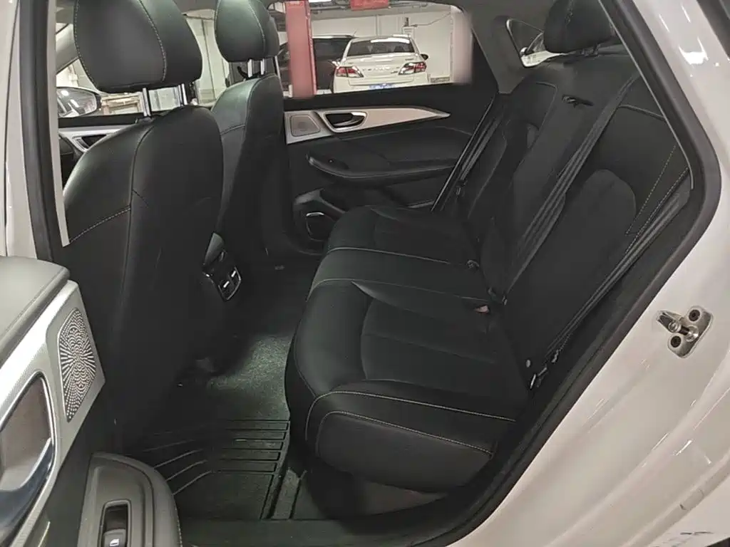 Roewe i6 MAX New Energy — миниатюра 17