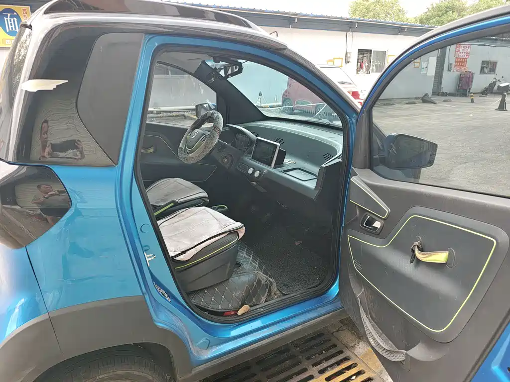 Baojun E100