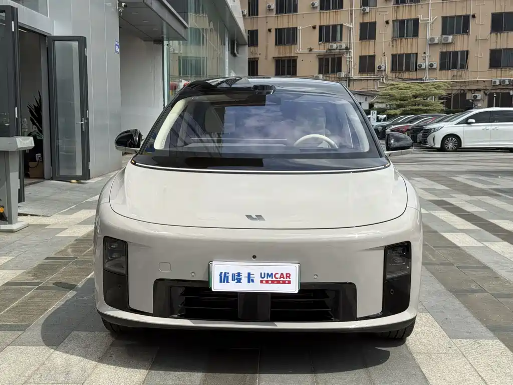 Li Auto i8 2025 Standard