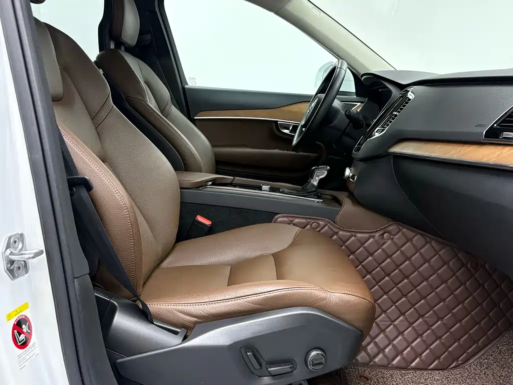 Volvo XC90 — миниатюра 10