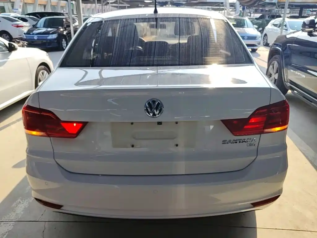 Volkswagen Santana — миниатюра 6