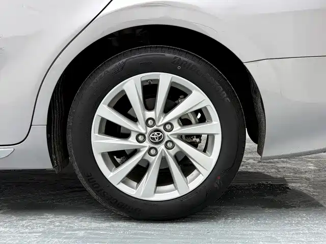 Toyota Camry — миниатюра 18
