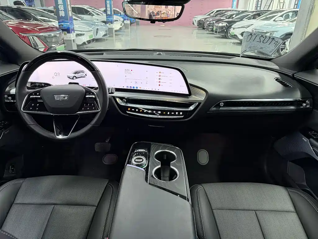 Cadillac IQ 2022 Luxury