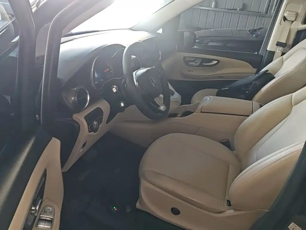 Mercedes-Benz V-Class — миниатюра 16