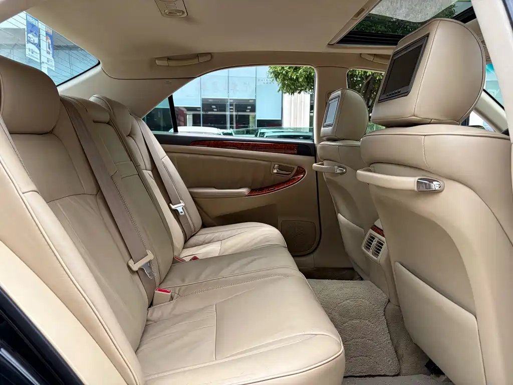 Toyota Crown — миниатюра 12