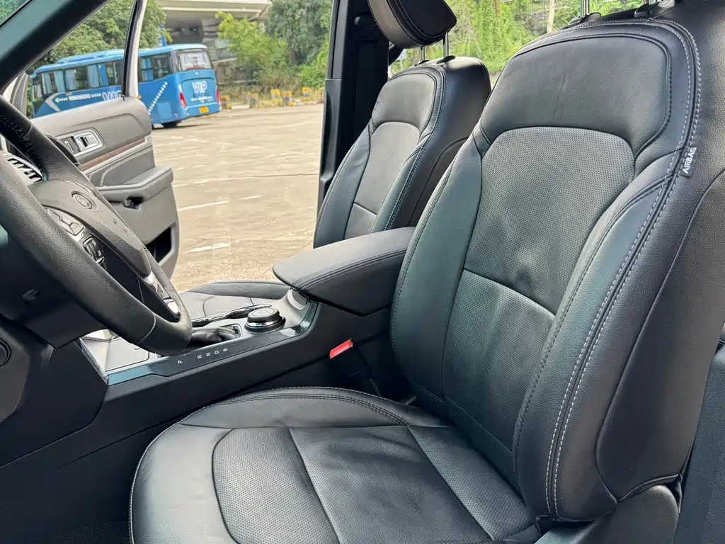 Ford Explorer (Import) — миниатюра 19