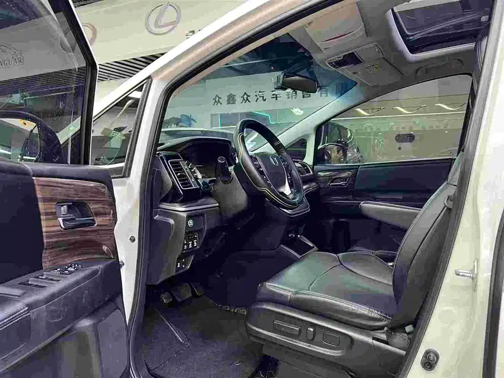 Honda Elysion 2016 2.4L Comfort