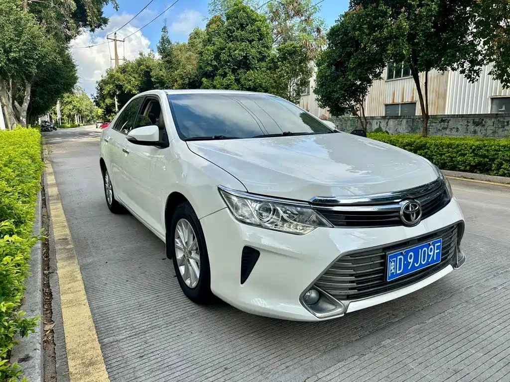 Toyota Camry — миниатюра 3