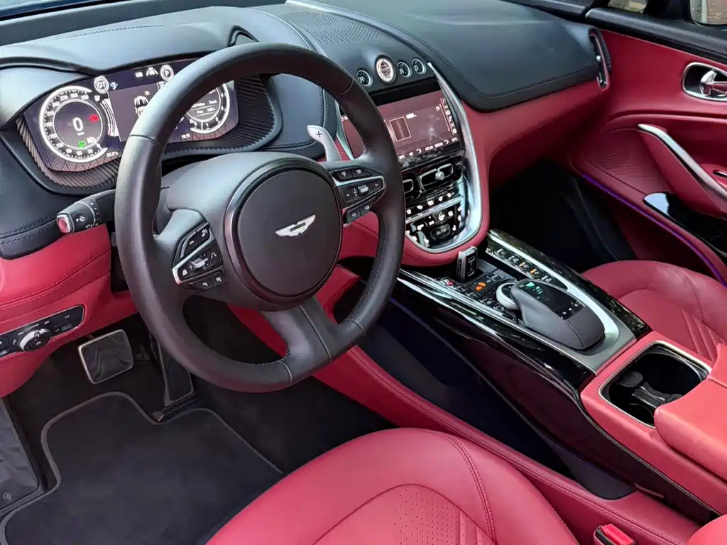 Aston Martin DBX — миниатюра 4